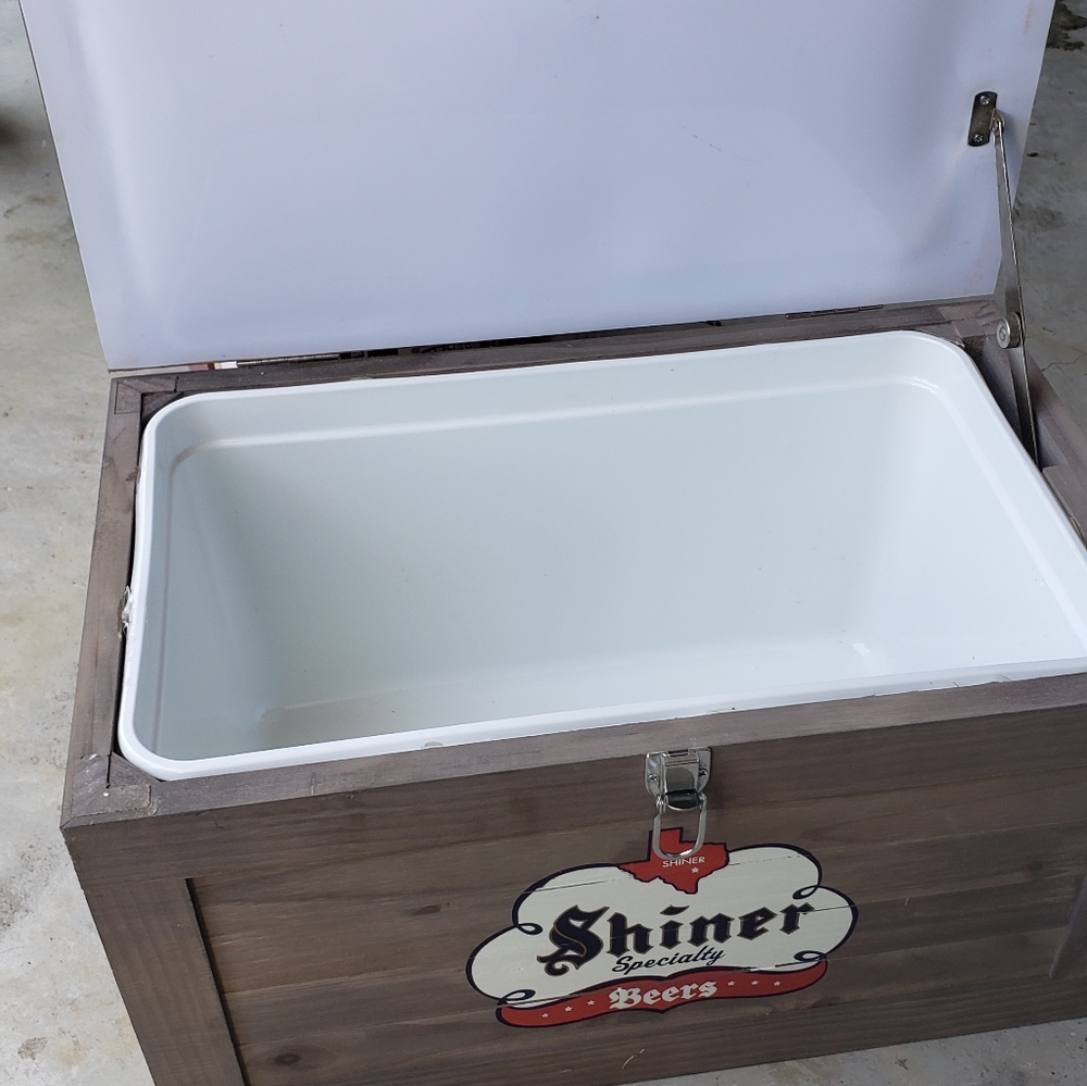 Shiner cedar wood cooler